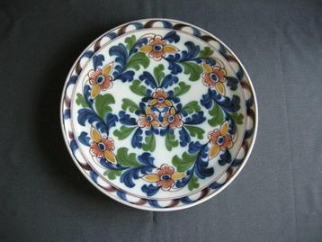 Makkum, wandbord, doorsnee 30,5 cm., bloemdecor beschikbaar voor biedingen