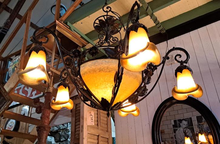 Prachtige Art Nouveau hanglamp met zeer mooi gekleurd glas, Antiek en Kunst, Antiek | Lampen, Ophalen