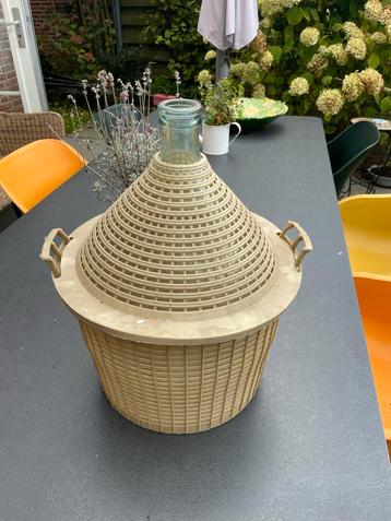Wijnfles in mand - 20 liter beschikbaar voor biedingen
