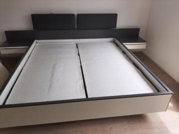2 persoonsbed Tempur: matrasmaat 200x90cm. beschikbaar voor biedingen