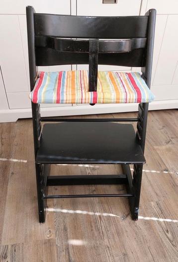 zwarte Stokke Tripp Trapp stoel met beugel en kussen beschikbaar voor biedingen