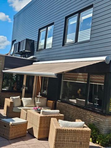 Zonnescherm electrisch luxaflex 5,94 breed en 2,20 uitval beschikbaar voor biedingen