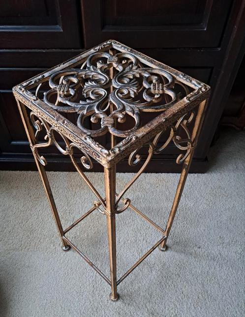 Brocante,vintage gietijzeren bijzettafel binnen / buiten, Huis en Inrichting, Tafels | Bijzettafels, Zo goed als nieuw, Vierkant
