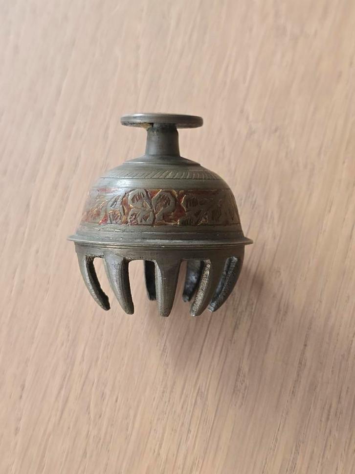 Antieke  messing olifantenklauwbel,  afkomstig uit India €20, Antiek en Kunst, Antiek | Koper en Brons, Koper, Ophalen of Verzenden