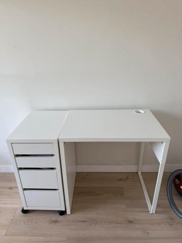 Bureau met losse ladekast beschikbaar voor biedingen