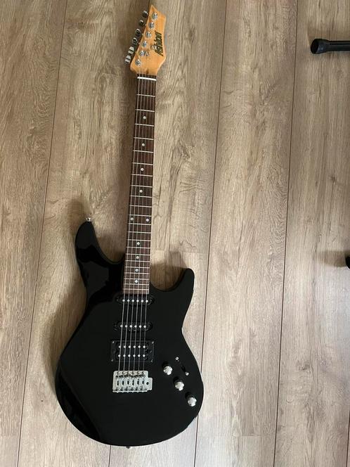 Elektrische gitaar zwart  met ingebouwd stemapparaat, Muziek en Instrumenten, Snaarinstrumenten | Gitaren | Elektrisch, Zo goed als nieuw
