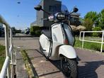 Vespa sprint 2024 3800km, Fietsen en Brommers, Scooters | Vespa, Ophalen of Verzenden, Zo goed als nieuw, Benzine