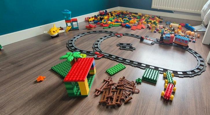 Grote doos duplo. Incl treinbaan! Trein dieren poppetjes, Kinderen en Baby's, Speelgoed | Bouwstenen, Gebruikt, Overige merken