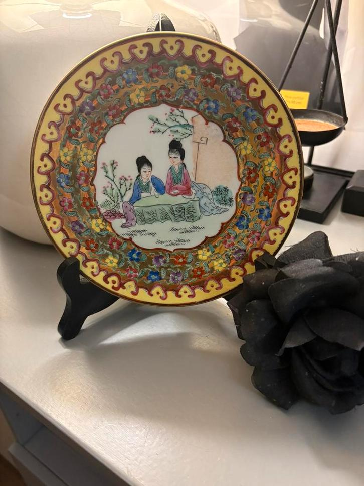 Klein Chinees bordje met de hand bewerkt, uit Macao., Antiek en Kunst, Antiek | Porselein, Ophalen of Verzenden