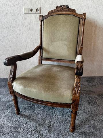 Twee laat 19e-eeuwse fauteuils met Groene Bekleding beschikbaar voor biedingen
