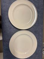 Twee Petrus Regout Maastricht Borden, Gebruikt, Ophalen of Verzenden, Bord(en), Effen