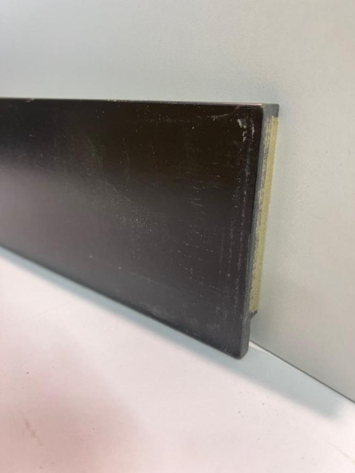 Zwarte MDF plint hoog., Doe-het-zelf en Verbouw, Plinten en Afwerking, Zo goed als nieuw, Plinten, Mdf, 200 tot 250 cm, Ophalen