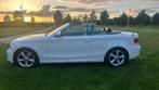 BMW 1-Serie 2.0 118I Cabrio AUT 2012 Wit, Auto's, BMW, Achterwielaandrijving, 1995 cc, Zwart, Cabriolet