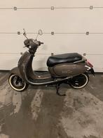 Agm scooter blauw kenteken, Fietsen en Brommers, Ophalen, Zo goed als nieuw, Benzine, Overige modellen