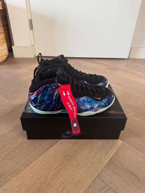 Nike Air Foamposite One maat 42,5, Kleding | Heren, Schoenen, Nieuw, Zwart, Verzenden