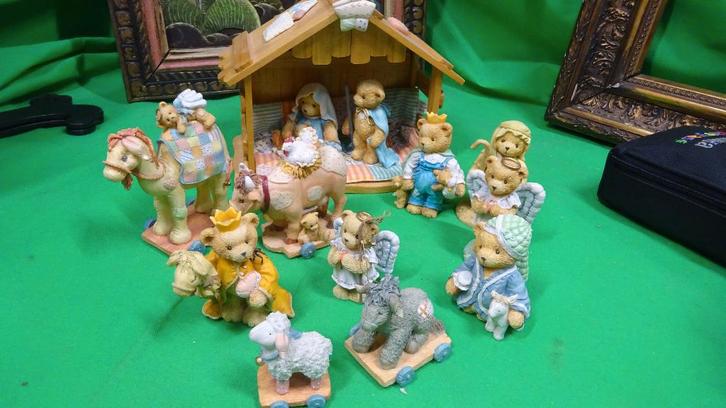Kerstgroep met stal., Verzamelen, Beren en Cherished Teddies, Zo goed als nieuw, Beeldje, Cherished Teddies, Ophalen of Verzenden