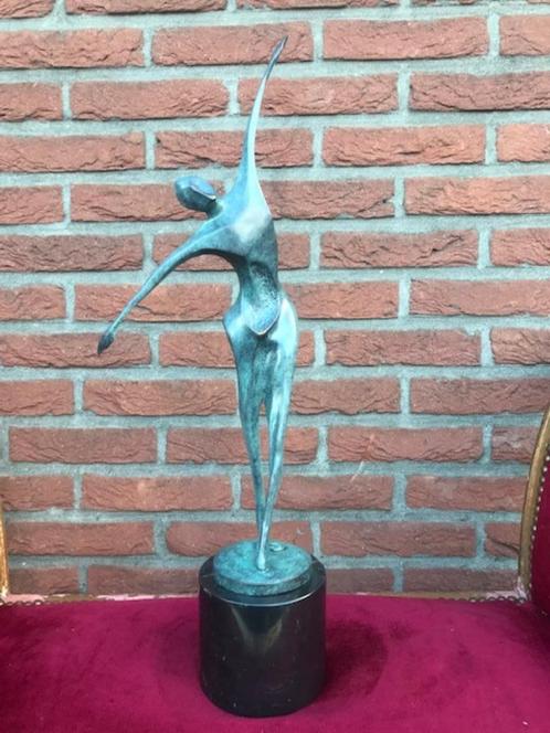 fraai gepatineerd modernistisch bronzen beeld, 57 cm hoog, Antiek en Kunst, Kunst | Beelden en Houtsnijwerken, Ophalen of Verzenden
