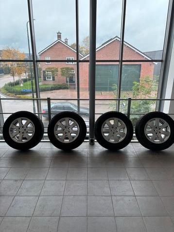 Mercedes-Benz originele 17 inch velgen met winterbanden beschikbaar voor biedingen