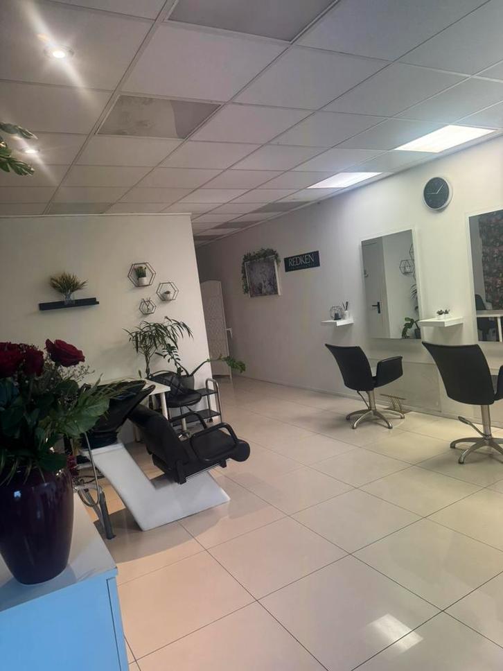 Huur van kamers en werkplekken in een Beauty Salon, Huizen en Kamers, Kamers te huur