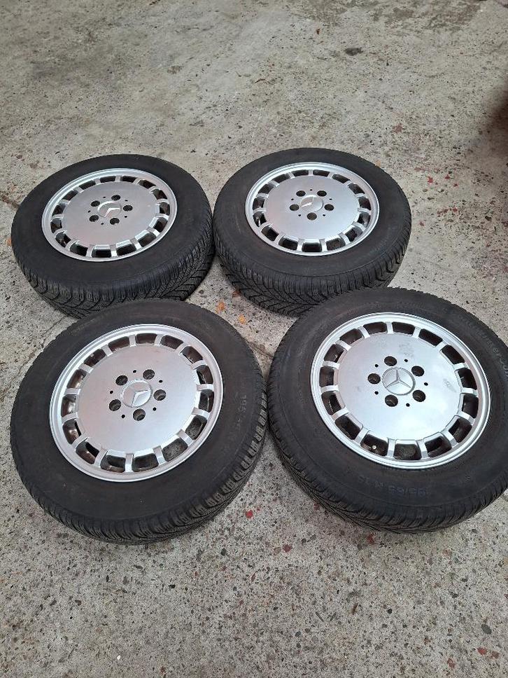 15" Originele Mercedes Putdeksel Velgen met winterbanden, Auto-onderdelen, Banden en Velgen, Velg(en), Winterbanden, 15 inch, 195 mm