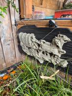 Wagen met paard beeld, Tuin en Terras, Tuinbeelden, Ophalen of Verzenden, Gebruikt, Beton, Dierenbeeld