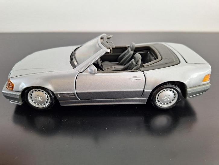 Maisto Mercedes-Benz 500SL 1989, Hobby en Vrije tijd, Modelauto's | 1:24, Zo goed als nieuw, Auto, Maisto, Ophalen of Verzenden
