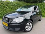 Volkswagen Polo 1.2 Easyline 5 DEURS ZWART AIRCO NAP APK, Voorwielaandrijving, Gebruikt, 989 kg, 60 pk