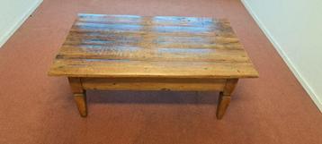 Massief houten salontafel met lade – vintage uitstraling beschikbaar voor biedingen