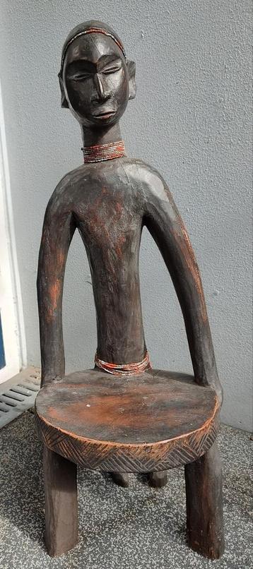 Afrikaans sculptuur,  beschikbaar voor biedingen