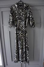 Mooie lange jurk met ceintuur Zwart/Creme Maat M, Kleding | Dames, Jurken, Maat 38/40 (M), Zwart, Pescara, Ophalen of Verzenden