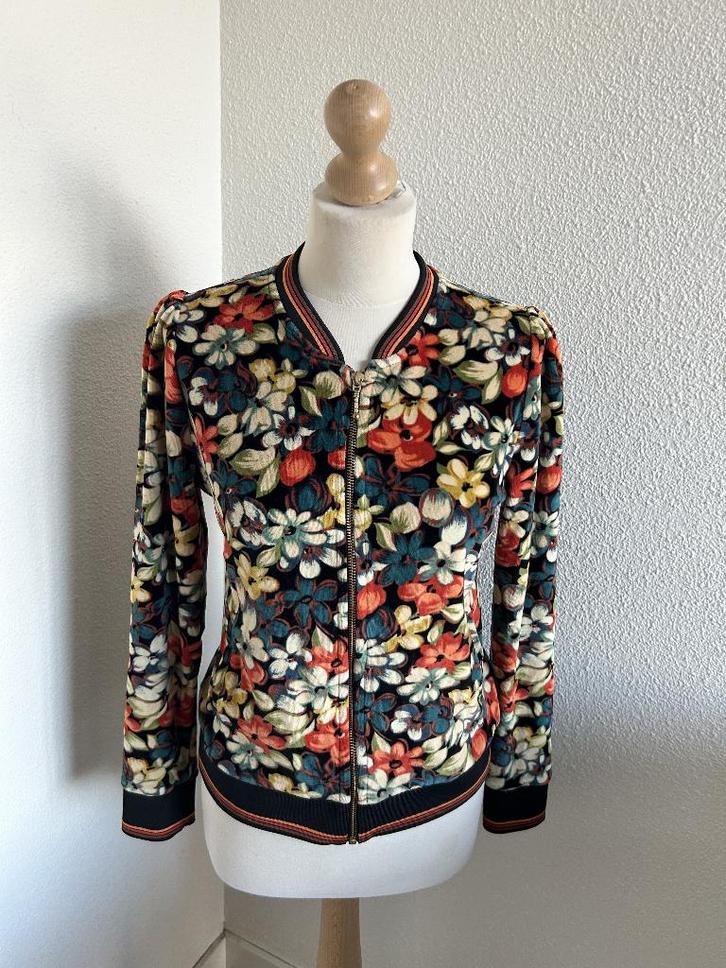 King Louie maat M velvet bloemen fluweel vest 2809, Kleding | Dames, Truien en Vesten, Zo goed als nieuw, Maat 38/40 (M), Zwart