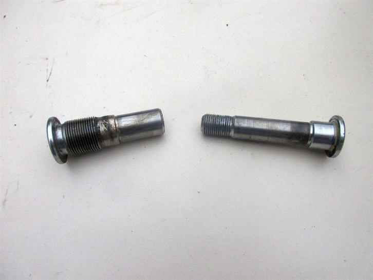 Honda VF750F achterbrugbouten achterbrugbussen VF 750 bouten, Motoren, Tuning en Styling, Ophalen of Verzenden