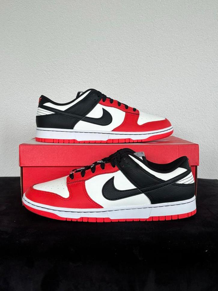 Nike Dunk Low EMB Chicago US 12,5 (47), Kleding | Heren, Schoenen, Nieuw, Sneakers of Gympen, Overige kleuren, Ophalen of Verzenden