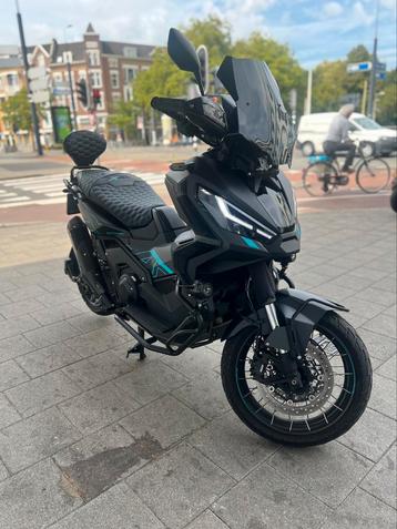 Xadv 750 Custom 2023 Akrapovic beschikbaar voor biedingen