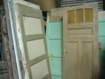 oude binnendeuren jaren 20-30-40-50 ca 40 stuks 50% korting beschikbaar voor biedingen