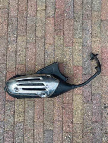 Vespa Sprint Uitlaat e4/e5 origineel beschikbaar voor biedingen
