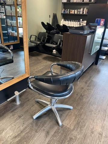 Mooie retro kappersstoelen 5 stuks beschikbaar voor biedingen