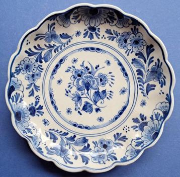 Porceleyne Fles geschulpt bordje (T11-15) Guerain Bijzonder beschikbaar voor biedingen