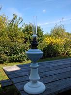 Antieke olielamp met porseleinen voet, Ophalen