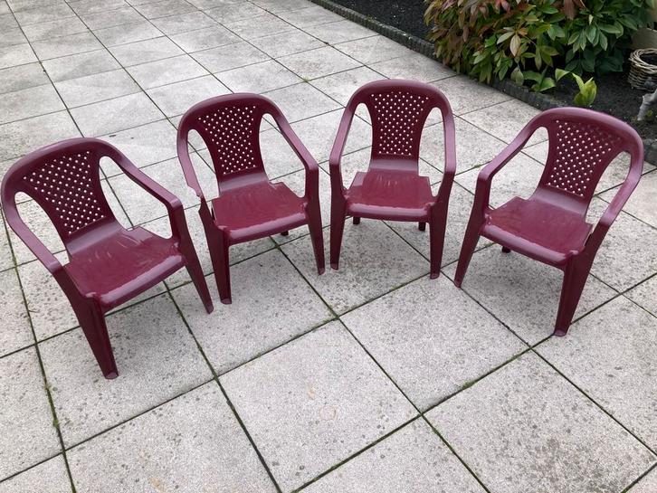 4 donkerrode stapelbare kindertuinstoeltjes, Tuin en Terras, Tuinstoelen, Gebruikt, Kunststof, Stapelbaar, Ophalen