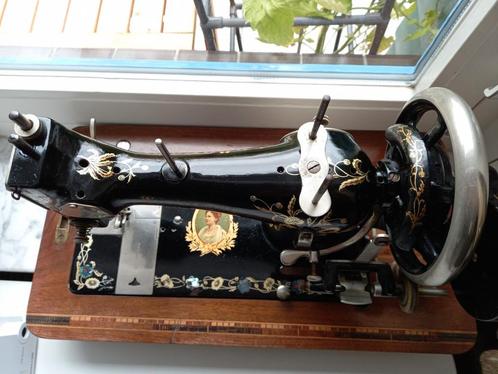 handnaaimachine uit 1918. Wilhelmina, Antiek en Kunst, Antiek | Naaimachines, Ophalen