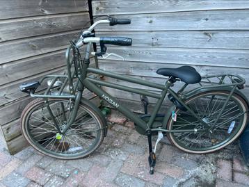 Jongens fiets beschikbaar voor biedingen