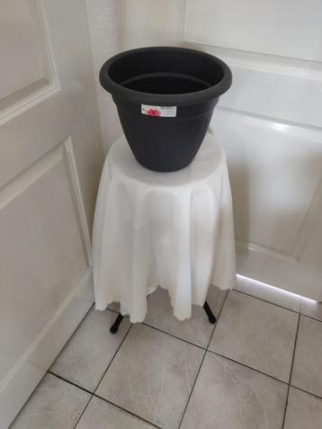 Bloemen pot 30 cm beschikbaar voor biedingen