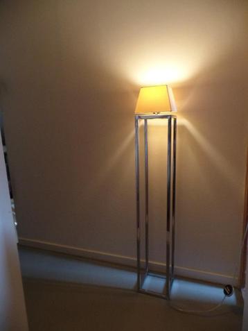 Jan des Bouvrie vloerlamp vierkant chroom met kap (Crème) beschikbaar voor biedingen