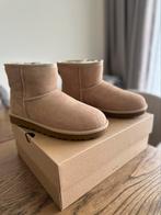 UGG Classic Mini II Beige (Sand) maat 38 – Nieuw&ongedragen, UGG, Beige, Lage of Enkellaarzen, Nieuw