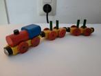 Houten trein met magneten, locomotief + 2 wagons, Ophalen of Verzenden