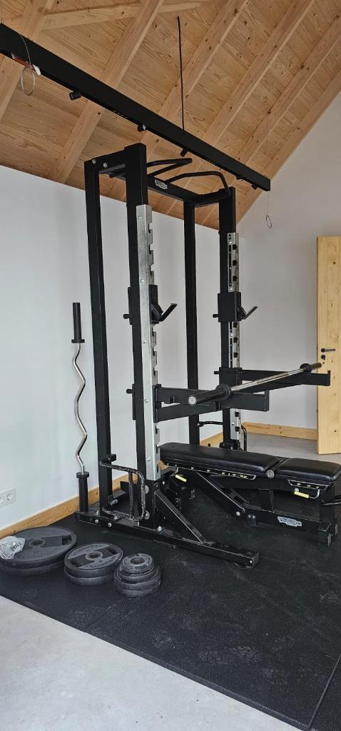 Technogym Pure Strength Halfrack, Bankje,147,5kg Gewichten, Sport en Fitness, Fitnessmaterialen, Gebruikt, Fitnessbank, Armen