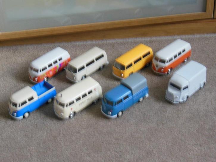 8 x VW T1/2 BUSSEN - ZGAN - WELLY  1: 35 (?), Hobby en Vrije tijd, Modelauto's | 1:32, Zo goed als nieuw, Auto, Overige merken