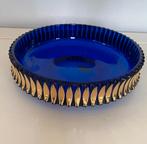 Vintage blauwe kobalt glazen bord / schaal glas goud omringd, Gebruikt, Schaal, Rond, Ophalen of Verzenden