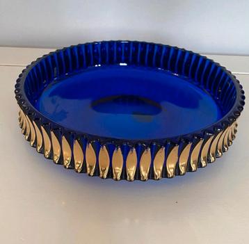 Vintage blauwe kobalt glazen bord / schaal glas goud omringd beschikbaar voor biedingen